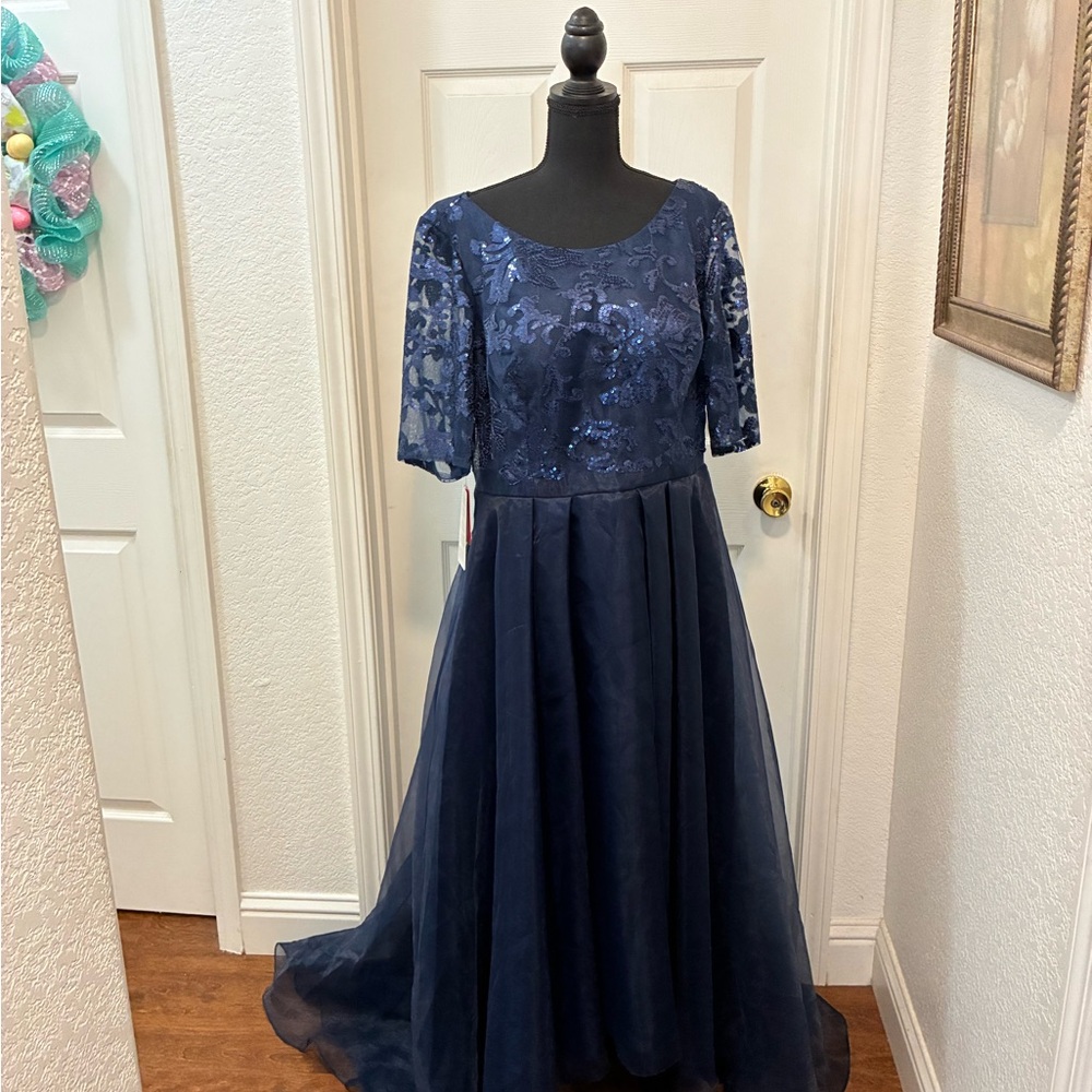 •	A-Line / Princess Scoop Neck Asymmetrical Organza Sequined Bridesmaid Dress